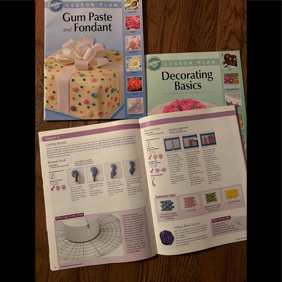 Cake decorating lesson books - Picture 1 of 7